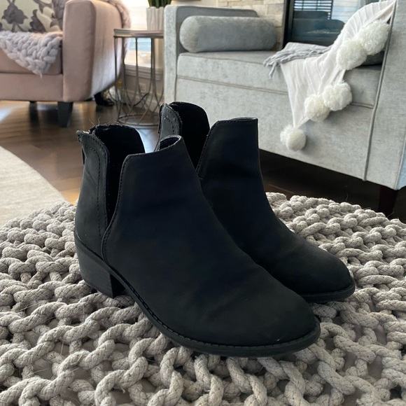 Steve Madden booties - Picture 2 of 2